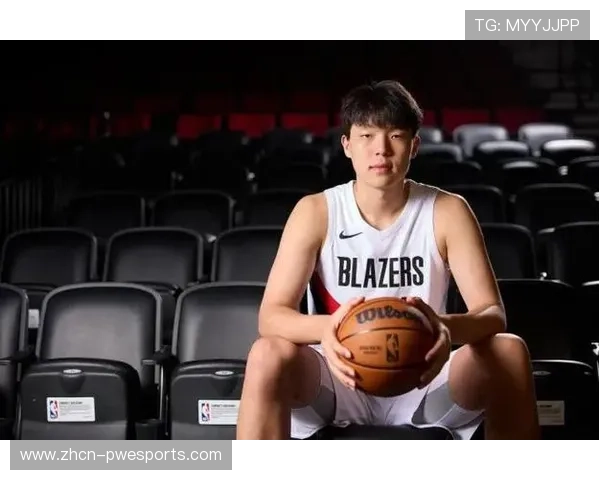 杨瀚森客场赠鞋勇士小球迷，举动暖心却引主场球迷争议
