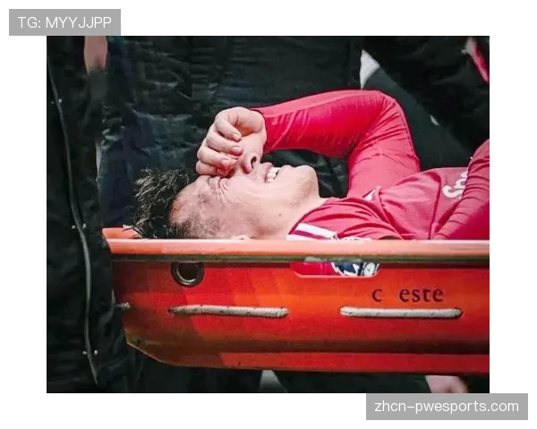 曼联官方确认，利桑德罗·马丁内斯膝盖重伤赛季报销